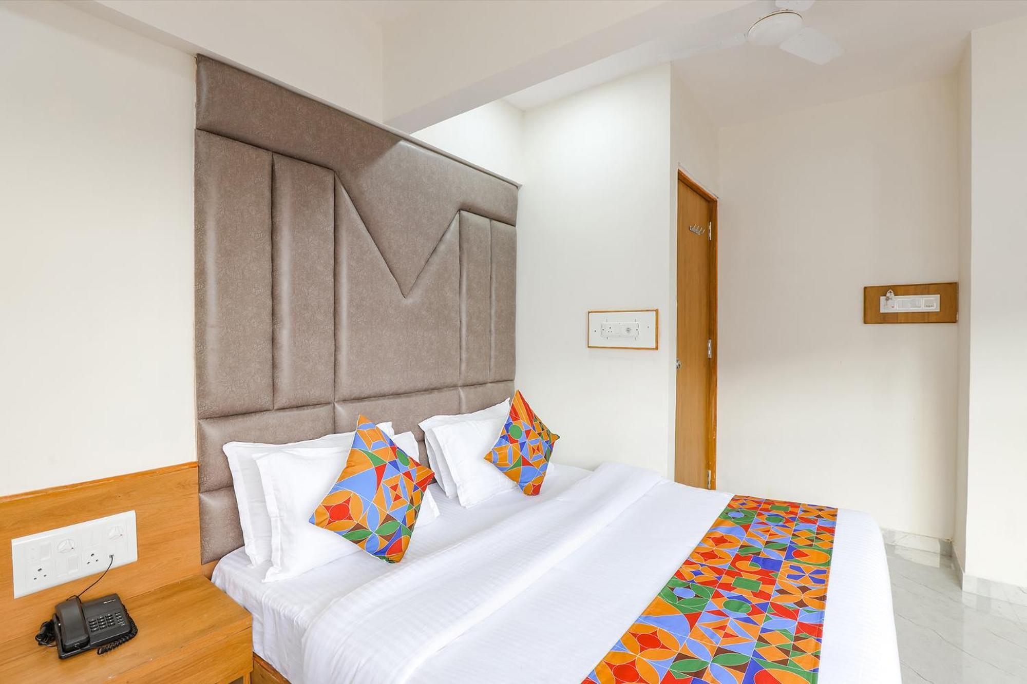 Fabhotel Crystal I - Gandhinagar Kültér fotó